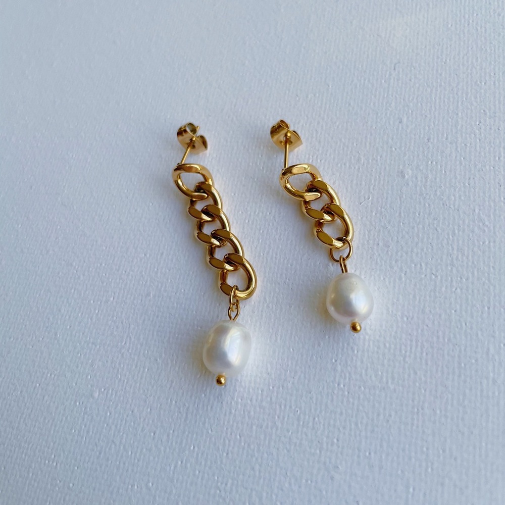 Chain Pearl Earrings